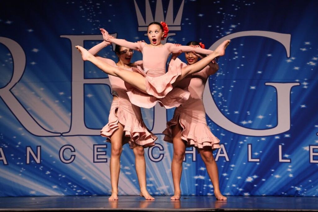 Large dancer group - Reign Dance